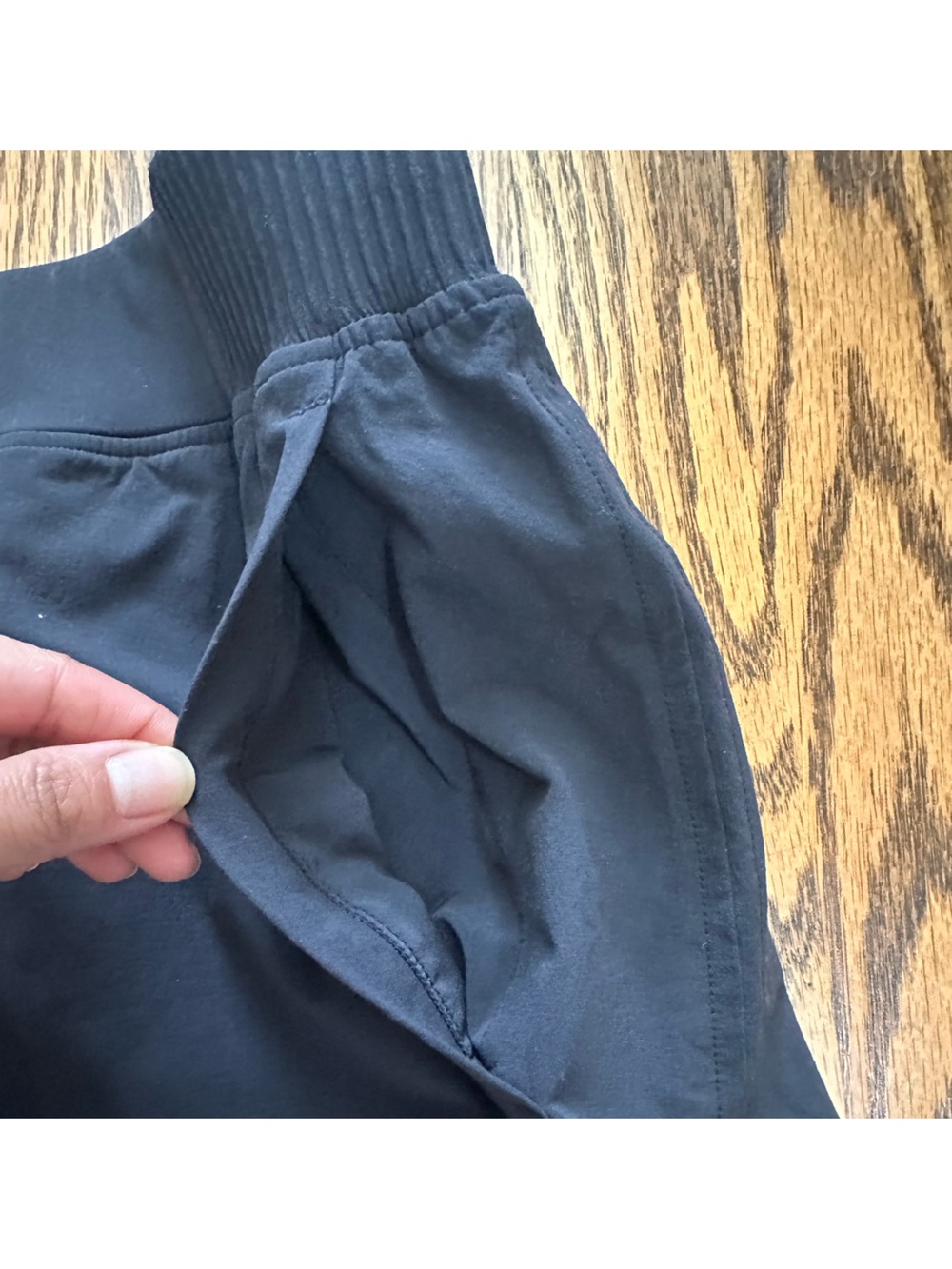 Lululemon Stretch Woven Relaxed-Fit High-Rise Short 4"
Black - Picture 11 of 12